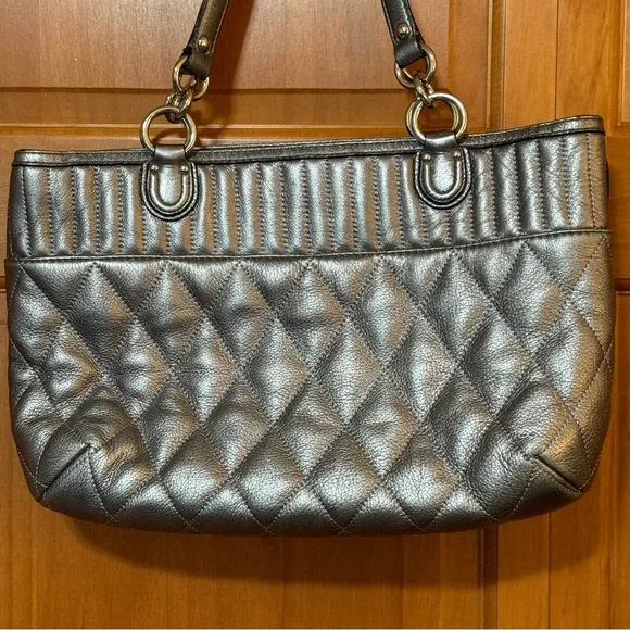 Vintage Coach Y2K Pewter Silver Quilted Shoulder Bag - Picture 4 of 11